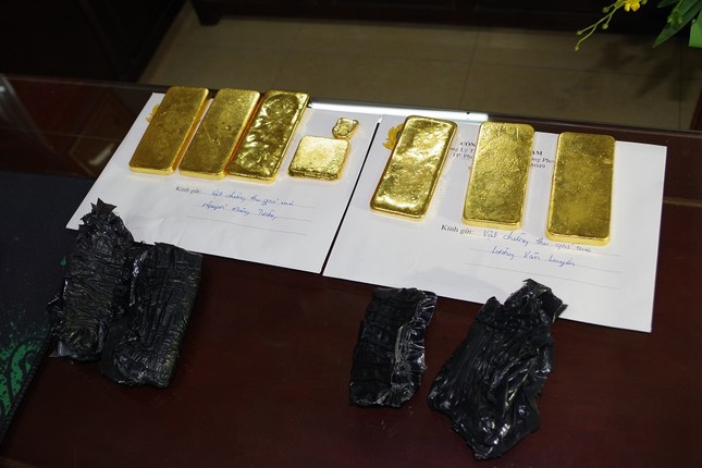 Hùn vốn mua hơn 6kg vàng từ Campuchia về bán kiếm lời, 3 đối tượng bị bắt