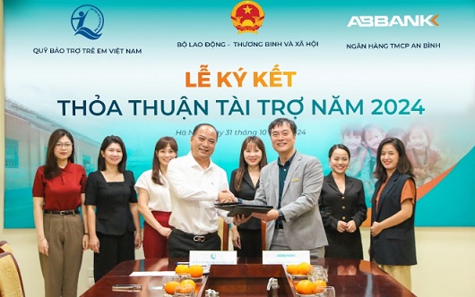 Hỗ trợ xây dựng nhà ở bán trú, công trình vệ sinh cho học sinh vùng cao