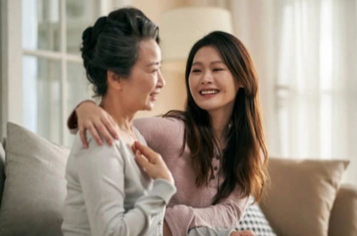 Con dâu bị hàng xóm xỉa xói chuyện sinh thêm con trai, mẹ chồng tung cú đáp trả khiến bà phải cúi mặt ngượng ngùng