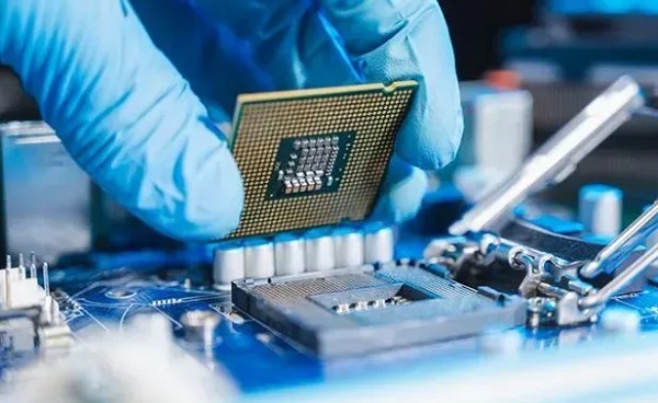 Liên kết đào tạo với doanh nghiệp ngoại: Đòn bẩy bứt phá ngành bán dẫn