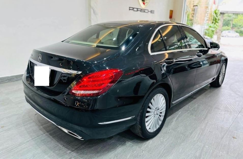 Lăn bánh gần 10 năm, Mercedes-Benz C250 chào bán với giá ngang Mitsubishi Xforce 'đập hộp'