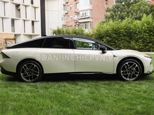 Xe sedan dài hơn 5 mét, công suất 313 mã lực, nhiều công nghệ tiên tiến, giá hơn 600 triệu đồng