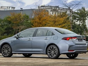 Toyota Corolla Altis 2024 chính thức ra mắt: 'Ăn' xăng siêu ít, giá cực rẻ, tự tin đối đầu Mazda 3