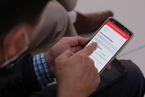 4 đối tượng bị khoá SIM, thu hồi số điện thoại từ nay đến hết năm 2024, là đối tượng nào?