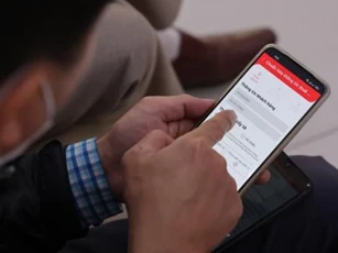 4 đối tượng bị khoá SIM, thu hồi số điện thoại từ nay đến hết năm 2024, là đối tượng nào?