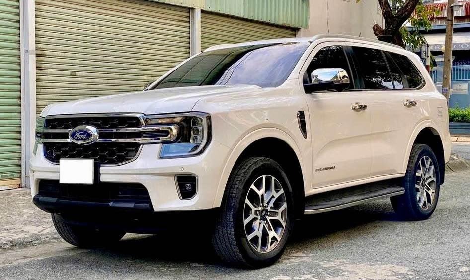  Lăn bánh 1 năm, Ford Everest "lướt" đã vội lên sàn xe cũ