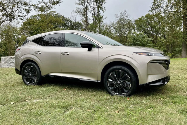 SUV hạng sang của Nissan sở hữu công suất 241 mã lực, nội thất tiện nghi, giá gần 940 triệu đồng