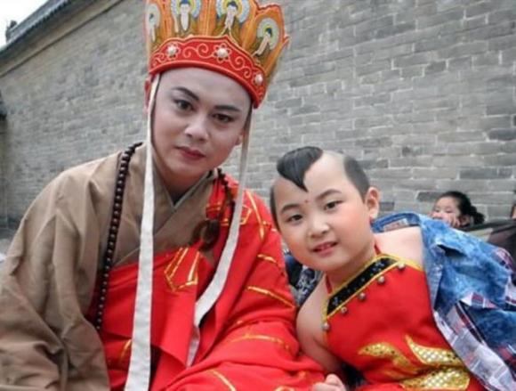 Nỗi đau đớn của 'Hồng Hài Nhi' bạc mệnh nhất màn ảnh: Từ mẫu giáo chịu áp lực kiếm tiền đến nấm mồ lạnh lẽo