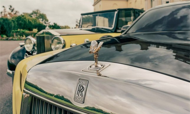 Chiêm ngưỡng độc bản Rolls-Royce Phantom Goldfinger mạ vàng ảnh 3