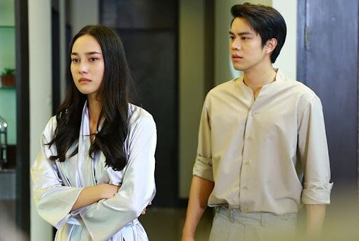 Bồ vừa thông báo có thai tôi liền ly hôn để cưới, đêm tân hôn nhìn bụng cô dâu tôi tái mặt