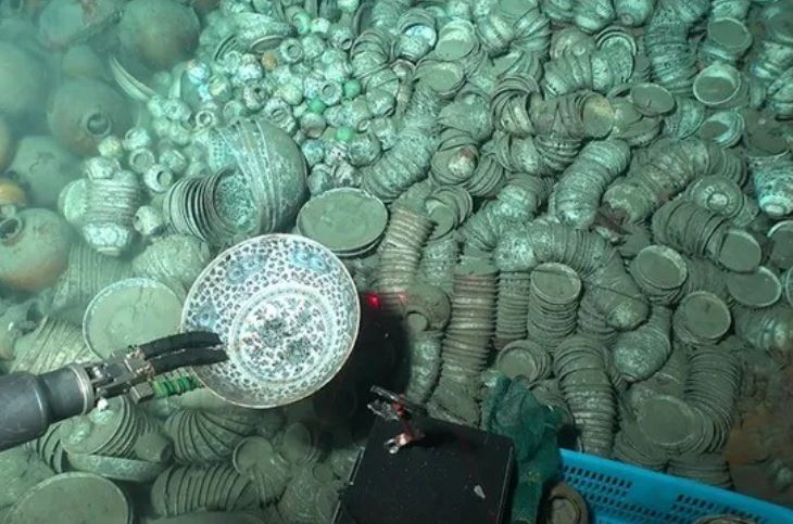 Tiết lộ về ‘kho báu’ hàng thế kỉ từng được trục vớt ở Biển Đông nơi giáp với Việt Nam