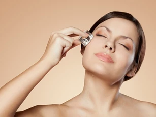 8 mẹo vặt cực 'hay ho' từ nước đá không phải ai cũng biết