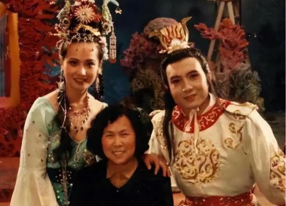 Tiểu Bạch Long trong “Tây Du Ký” bị Tạ Đình Phong đánh trọng thương, vợ sẩy thai 6 lần tuyệt vọng bỏ đi, hiện kiếm sống bằng nghề bán thịt kho trên phố