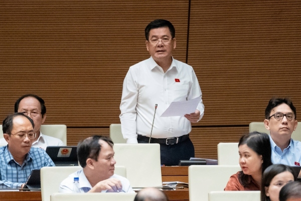 Bộ trưởng Nguyễn Hồng Diên: Thuốc lá điện tử có hại cho sức khoẻ thì phải cấm