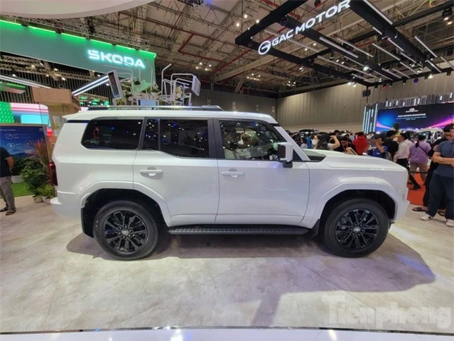 Cận cảnh Toyota Land Cruiser Prado - mẫu xe gây sốt tại VMS 2024 ảnh 5
