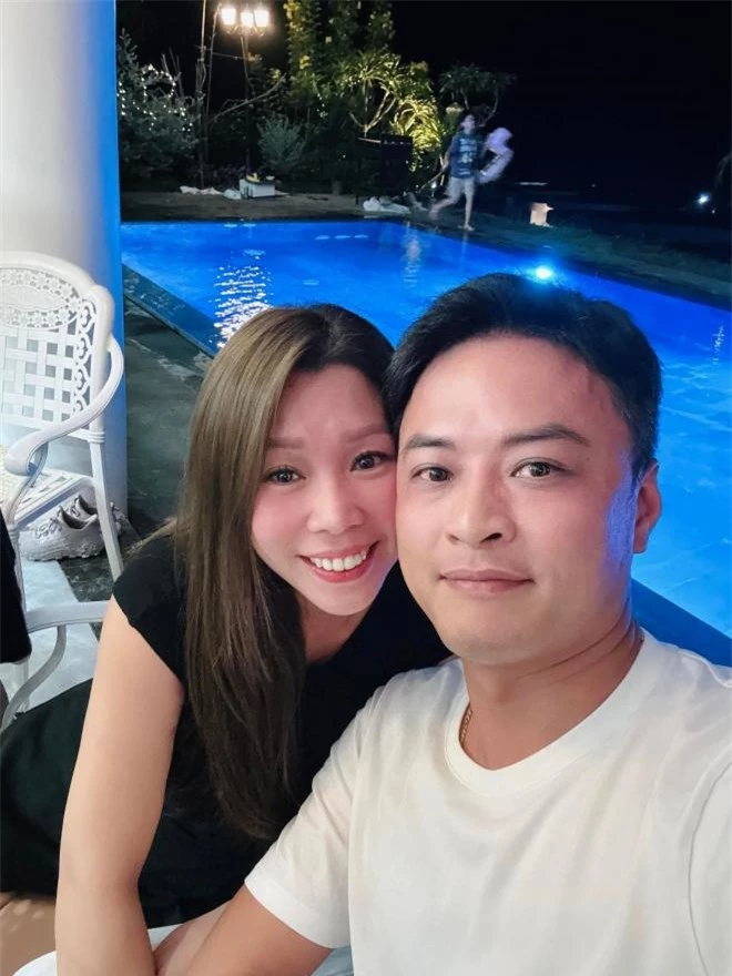 Hồng Đăng và vợ 2