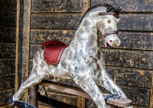 'Rợn tóc gáy' câu chuyện về chú ngựa ‘gọi hồn’ của nhà ngoại cảm và những bí ẩn trong căn nhà bị ma ám