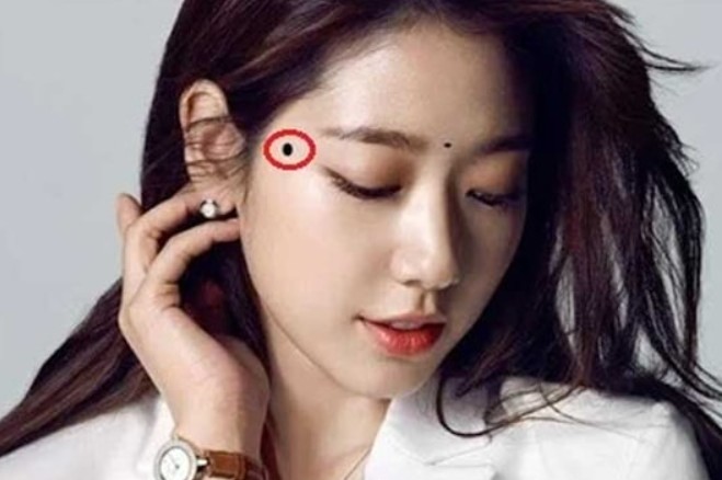 5 nốt ruồi may mắn nhất! Nhìn xem, bạn có bao nhiêu?