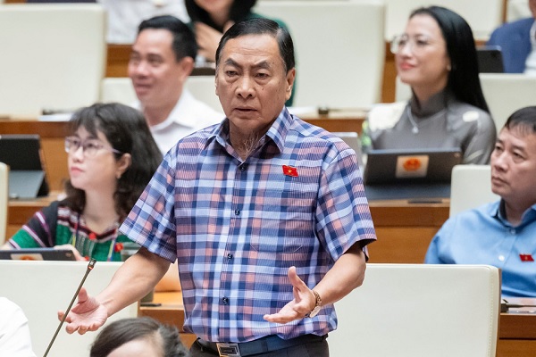 Ngân hàng không mua, dân bán vàng ở đâu?