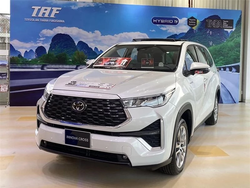 Toyota Innova Cross HEV là mẫu xe hybrid bán chạy nhất Việt Nam trong tháng 10/2024.