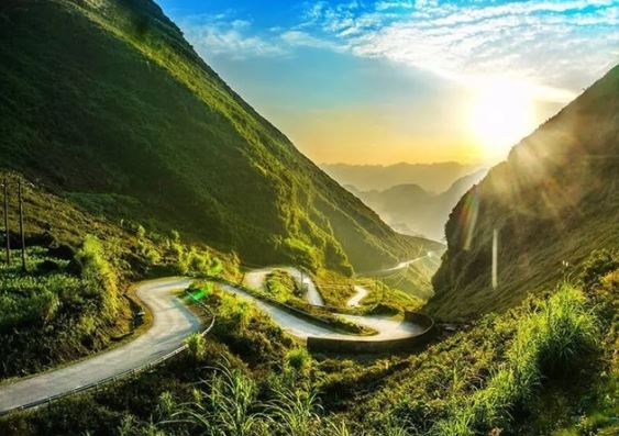 Con &#x111;&#x1B0;&#x1EDD;ng &#x2018;huy&#x1EBF;t m&#x1EA1;ch&#x2019; c&#x1EE7;a H&#xE0; Giang &#x111;&#x1B0;&#x1EE3;c B&#xE1;c H&#x1ED3; &#x111;&#x1EB7;t t&#xEA;n: K&#x1EF3; t&#xED;ch bi tr&#xE1;ng t&#x1EDB;i &#x27;tr&#xE1;i tim &#x111;&#xE1;&#x27;