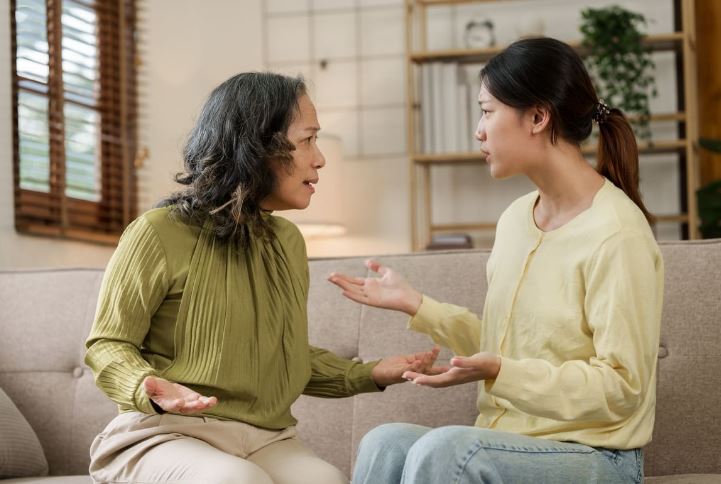 Xót xa cảnh gửi con cho bà nội, mẹ trẻ choáng váng nhận ra con không nhận ra mình sau một tháng xa cách