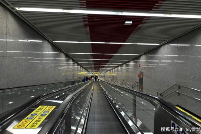 Khám phá ga tàu điện ngầm sâu nhất thế giới