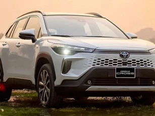 Giá xe Toyota Corolla Cross mới nhất 11/2024: Rẻ và dễ mua, ganh đua với Mitsubishi Xforce
