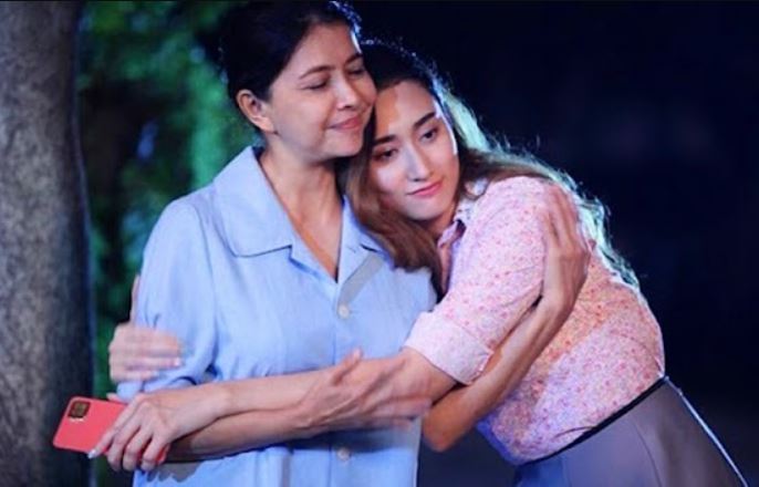 Ngày tân gia, mẹ chồng trao món quà bất ngờ, tôi nghẹn ngào bật khóc ôm lấy bà