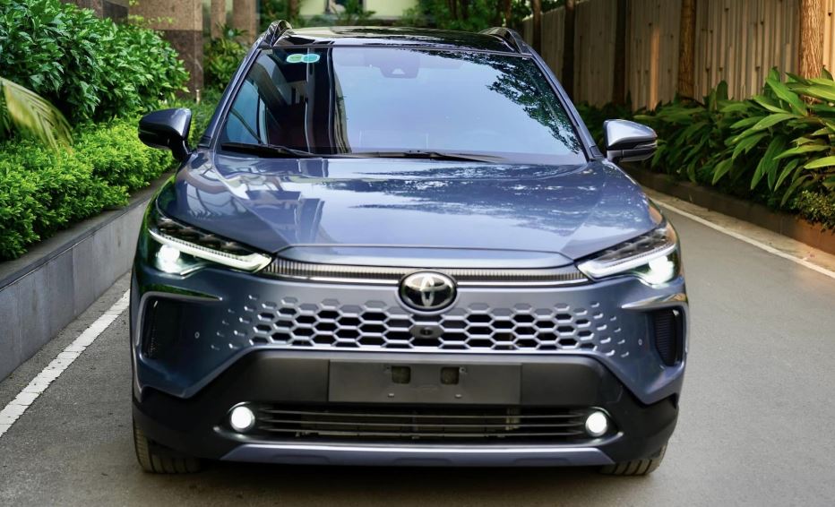 Bất ngờ giá bán của Toyota Corolla Cross 2024 ‘siêu lướt’ đầu tiên lên sàn xe cũ
