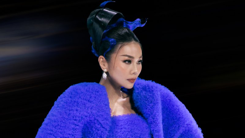 Thanh Hằng diện váy làm từ 200 mét vải làm vedette cho show Đỗ Mạnh Cường