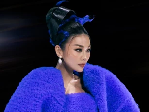Thanh Hằng diện váy làm từ 200 mét vải làm vedette cho show Đỗ Mạnh Cường