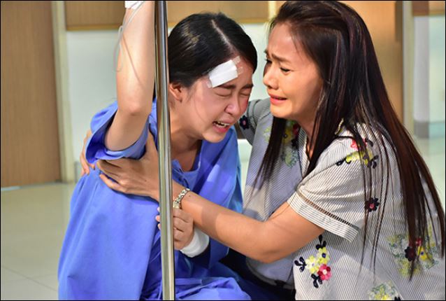 Ngày vào viện sinh con, giữa cơn đau và mệt mỏi rã rời, em nắm chặt tay mẹ chồng, cảm nhận từng câu nói thều thào của bà: 'Bằng mọi giá, mẹ con mình phải giữ được giọt máu cuối cùng này'