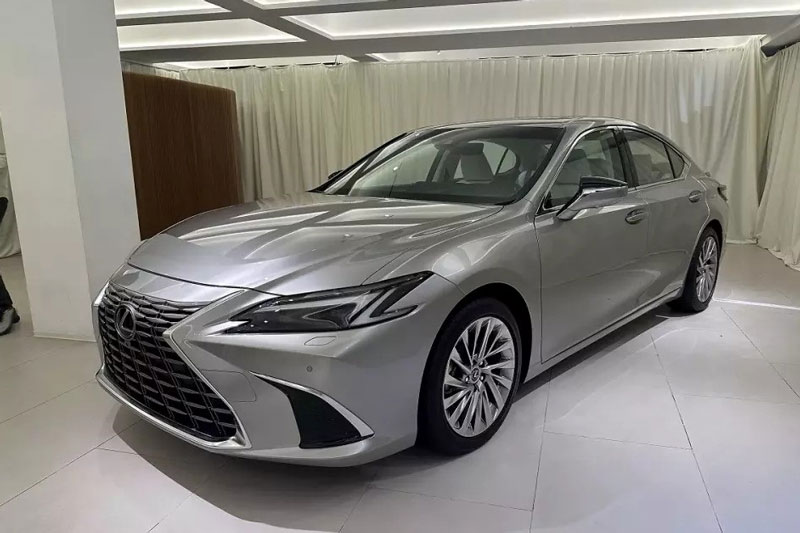 Lexus ES 2025 trình làng: Động cơ giữ nguyên, thêm màn hình giải trí cỡ lớn