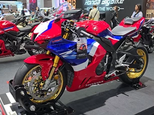 Cận cảnh siêu môtô Honda CBR1000RR-R Fireblade 2024 giá hơn 1 tỷ đồng tại Việt Nam