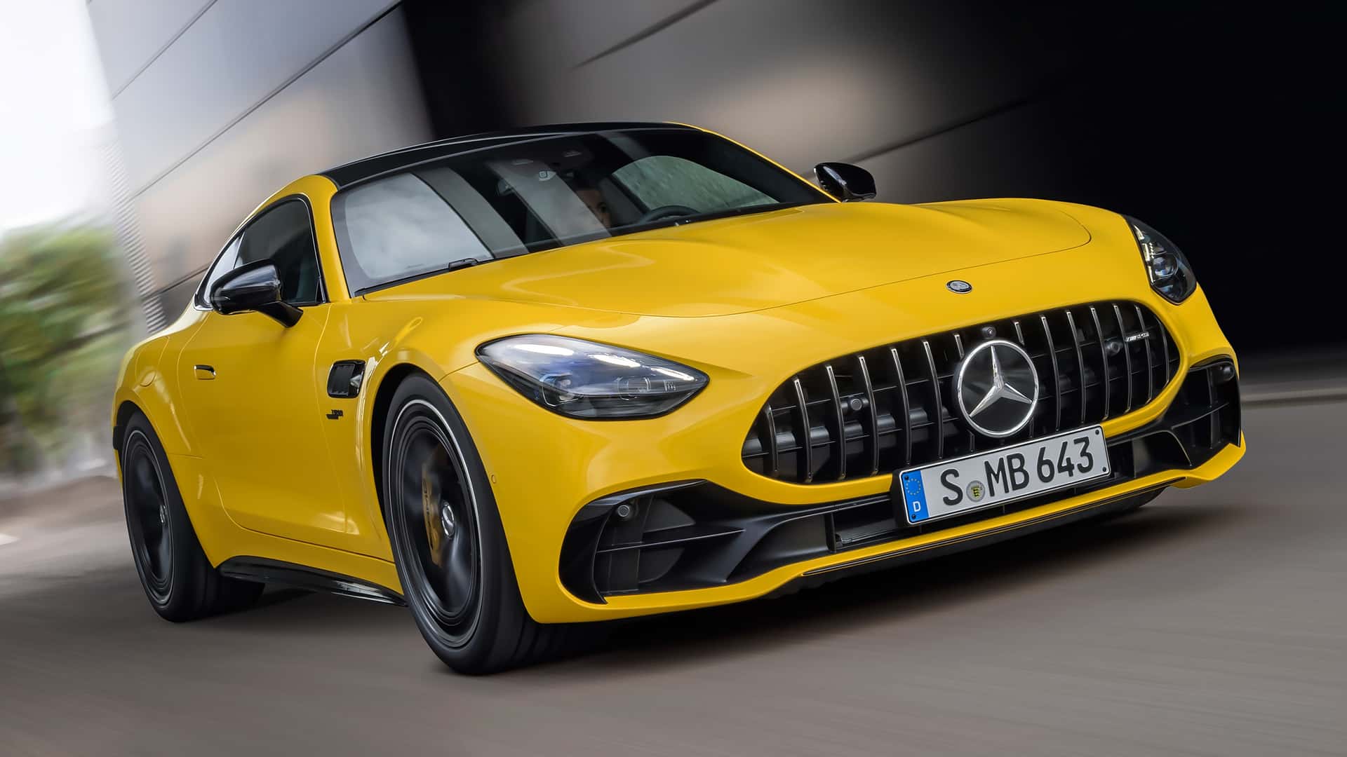 Mercedes-AMG GT43 Coupe 2025 gây sốc với mức giá niêm yết "đắt đỏ"