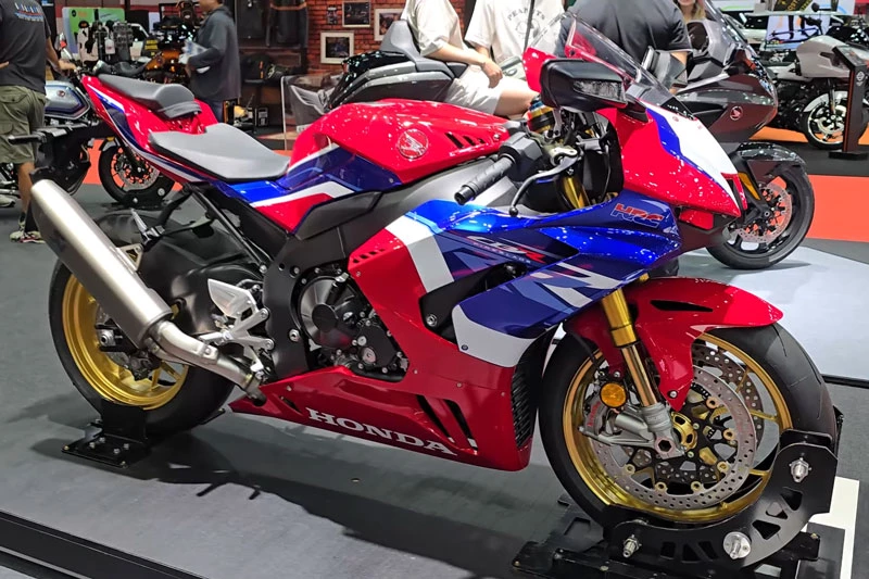 Honda CBR1000RR-R Fireblade 2024.