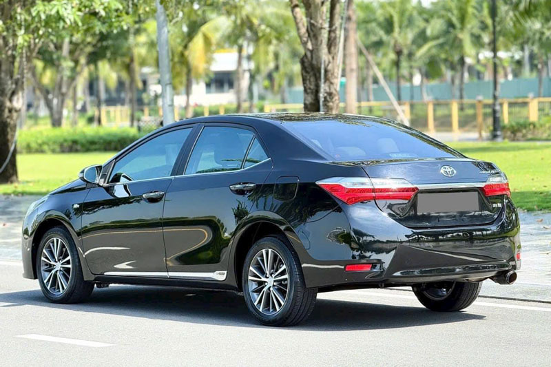 Lăn bánh 6 năm, Toyota Corolla Altis lên sàn xe cũ với giá ngang Hyundai Accent