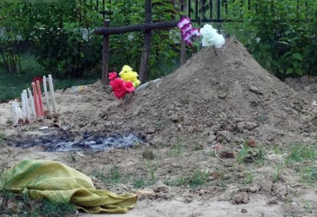 Quan tài chôn dưới đất, tại sao trên mộ lại có gò đất hình tam giác?