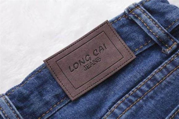 Tại sao cạp quần jean lại có nhãn da và ý nghĩa thật sự của nó là gì?