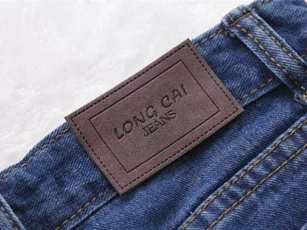 Tại sao cạp quần jean lại có nhãn da và ý nghĩa thật sự của nó là gì?