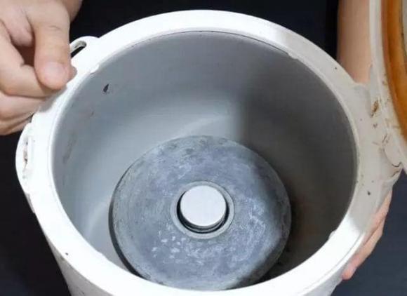 Sau khi sử dụng nồi cơm điện được 10 năm, tôi nhận ra rằng nếu dọn dẹp khu vực này có thể tiết kiệm được rất nhiều tiền điện mỗi tháng!