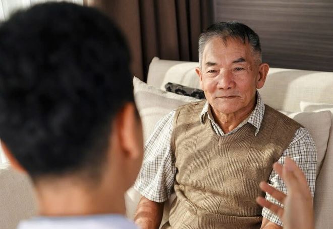 Món tiền “trên trời rơi xuống” khiến cả nhà chao đảo: Bố mẹ chồng tôi mất ngủ, mua két sắt 9 triệu để... “giữ của”!