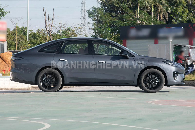 Xe sedan ngang ngửa Toyota Camry, nhiều công nghệ tối tân, giá ngang Kia Morning