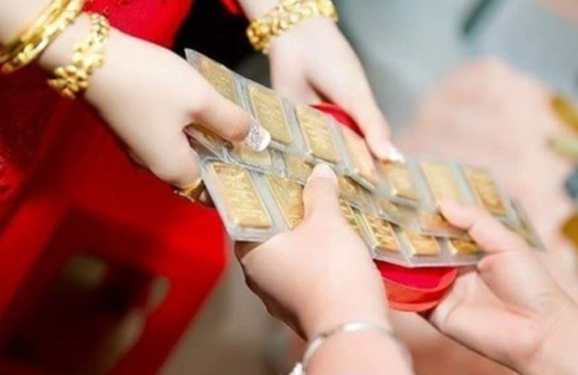 Mẹ chồng đòi lại 4 cây vàng cho con dâu trong đám cưới