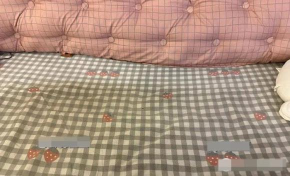 Thêm bát “nước” này khi giặt ga trải giường, dù có ố vàng hay bẩn đến đâu thì chúng cũng sẽ sạch như mới ngay lập tức