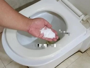 Đặt một nắm muối ăn trong phòng tắm có thể giúp bạn tiết kiệm rất nhiều tiền, xem xong bài viết này hãy thử ngay