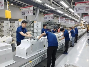 Tháng 10, sản xuất công nghiệp khởi sắc tại nhiều địa phương