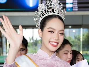 Hoa hậu Thanh Thủy trở về Việt Nam sau khi giành vương miện Miss International 2024