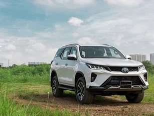Giá lăn bánh xe Toyota Fortuner tháng 11/2024: Phản công Ford Everest và Santa Fe nhờ ưu đãi khủng